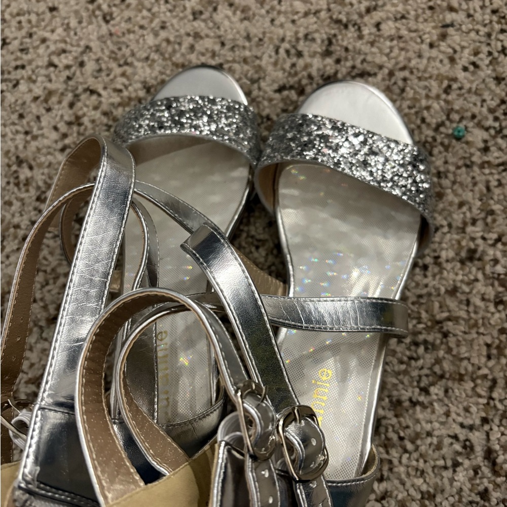 WELL WORN Silver Glitter Heels Woman’s